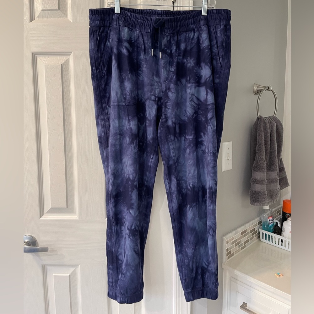athleta farallon jogger blue tie dye/camo